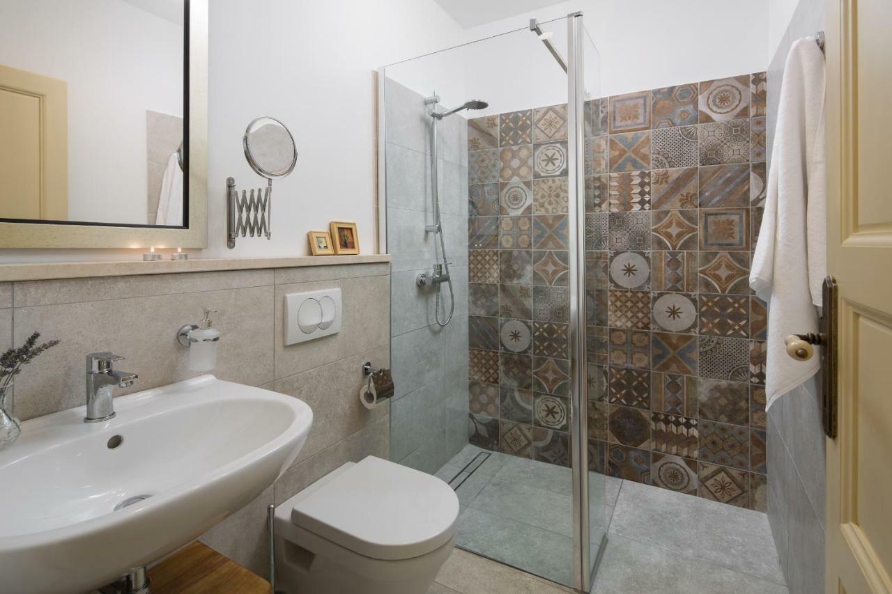 Mondinica Heritage House - Heated Pool Dobrinj Екстериор снимка